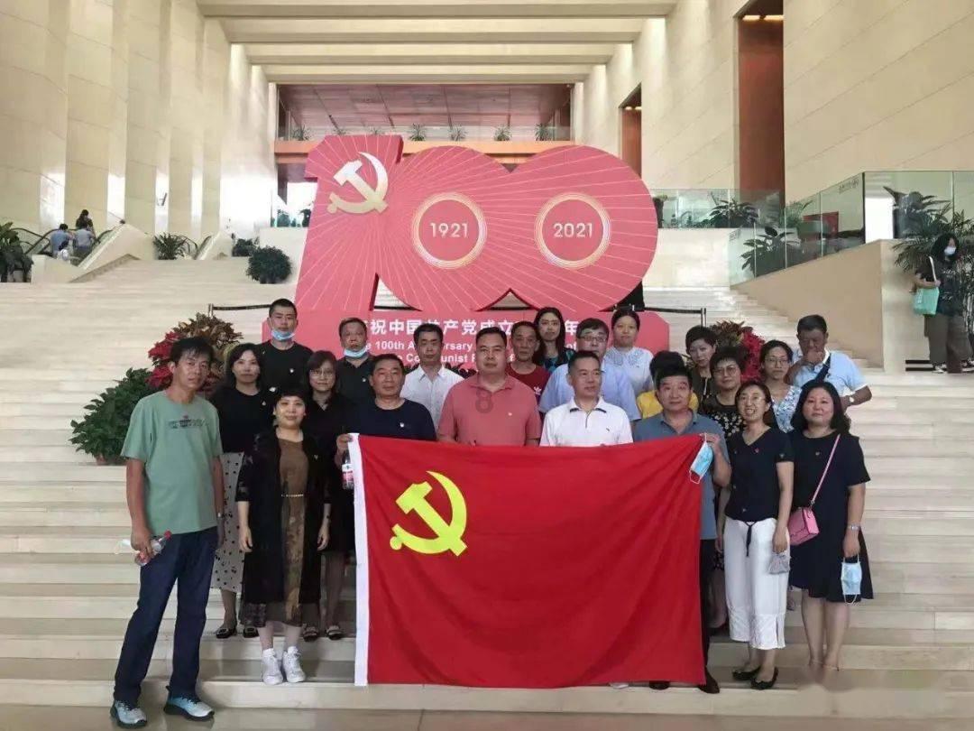 中国驻瑞典大使崔爱民会见瑞典外交部外贸总司长严波